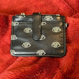 Simple small easy travel wallet! Can even be a make shift coin wallet!